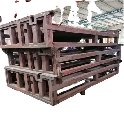 Los marcos redondos de acero revestido con zinc son el soporte final para las piezas de soldadura de estructuras pesadas.