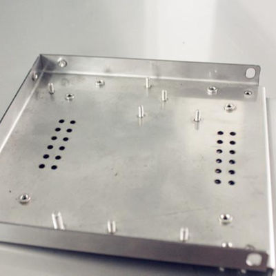 Partes metálicas de chapa de estampado de aluminio de acero inoxidable a medida para maquinaria industrial
