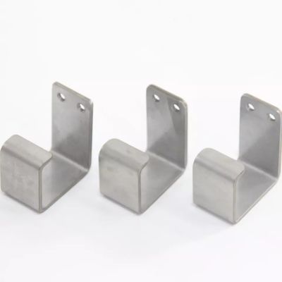 Aplicaciones de salón de dibujo Estampado de metal personalizado Bracket de aluminio