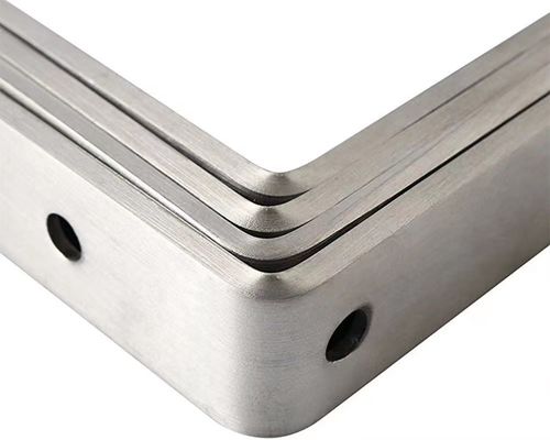 Soporte de pared de montaje de aluminio metálico pulido a medida con proceso de perforación