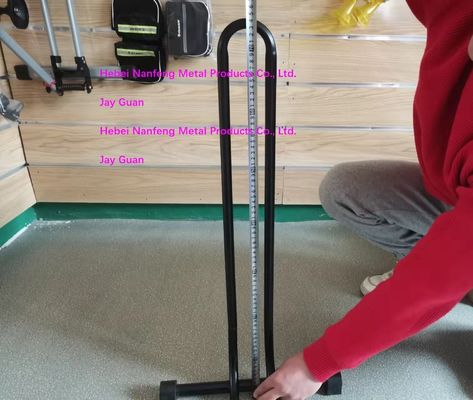 Soportes para bicicletas de piso de ahorro de espacio y bastidor negro para bicicletas para garajes Certificado ISO9001 2015