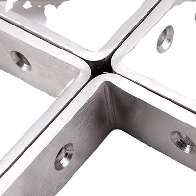 Especialidad profesional de metal Producción a medida de sujetadores metálicos y soportes de flexión