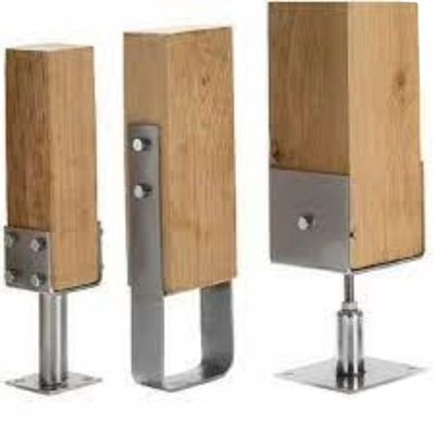 Las piezas de base de los postes de los tubos de aluminio/acero al carbono, montados en soporte de montaje y soldados a medida