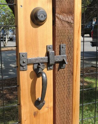Acero de color natural ganado cerradura de puerta de la hoja de metal personalizada pieza de estampado para la ganadería