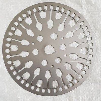 Piezas de estampado de acero perforado, flexión y estampado de chapa de acero con espesor de 0,4- 3 mm