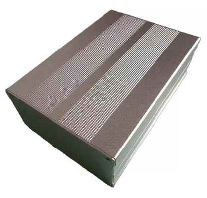 Servicio personalizado de hardware de aluminio para revestimiento de chapa de metal con proceso de perforación