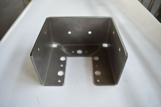 piezas de autoestampado con color natural de acero y proceso de flexión fabricadas por fabricación