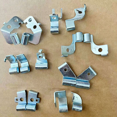 piezas de autoestampado con color natural de acero y proceso de flexión fabricadas por fabricación