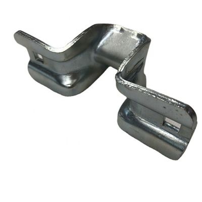 Fijaciones de acero inoxidable con muestras y proceso de flexión